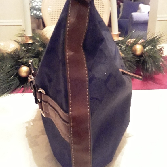 Chaps shoulder bag - Picture 3 of 8